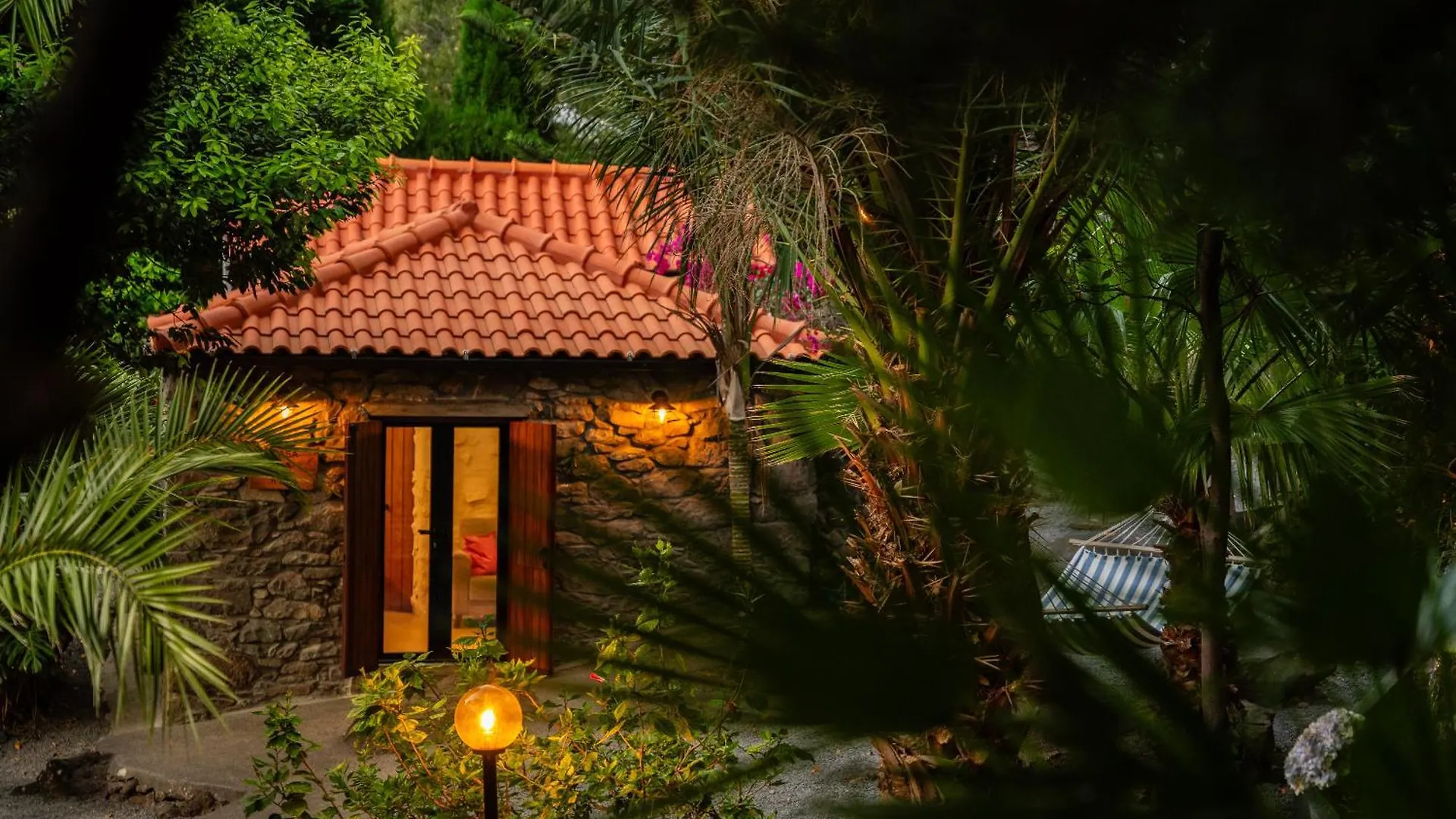 Casas Da Terca - Modern Comfort In Traditional Houses Set Within 300Sqm Of Private Gardens To Explore Tabua  Lägenhet Tabua (Madeira)