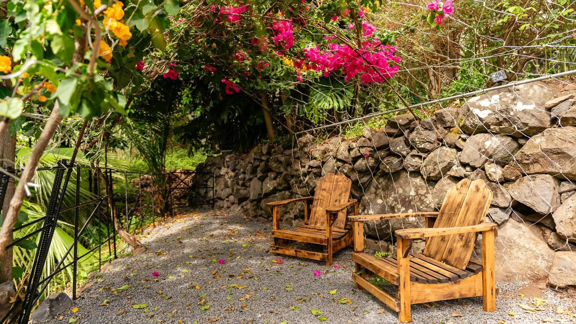 Casas Da Terca - Modern Comfort In Traditional Houses Set Within 300Sqm Of Private Gardens To Explore Tabua  0*, Tabua (Madeira)