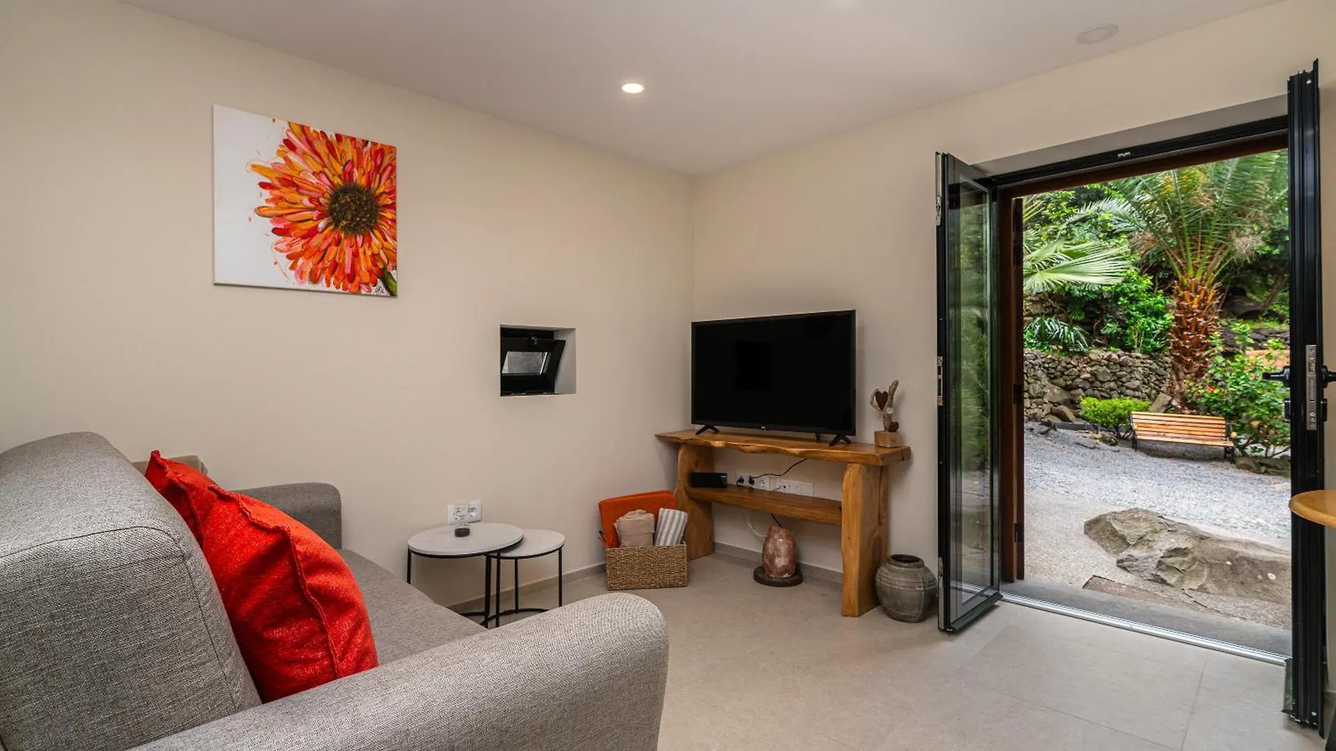 Casas Da Terca - Modern Comfort In Traditional Houses Set Within 300Sqm Of Private Gardens To Explore Tabua  Tabua (Madeira)