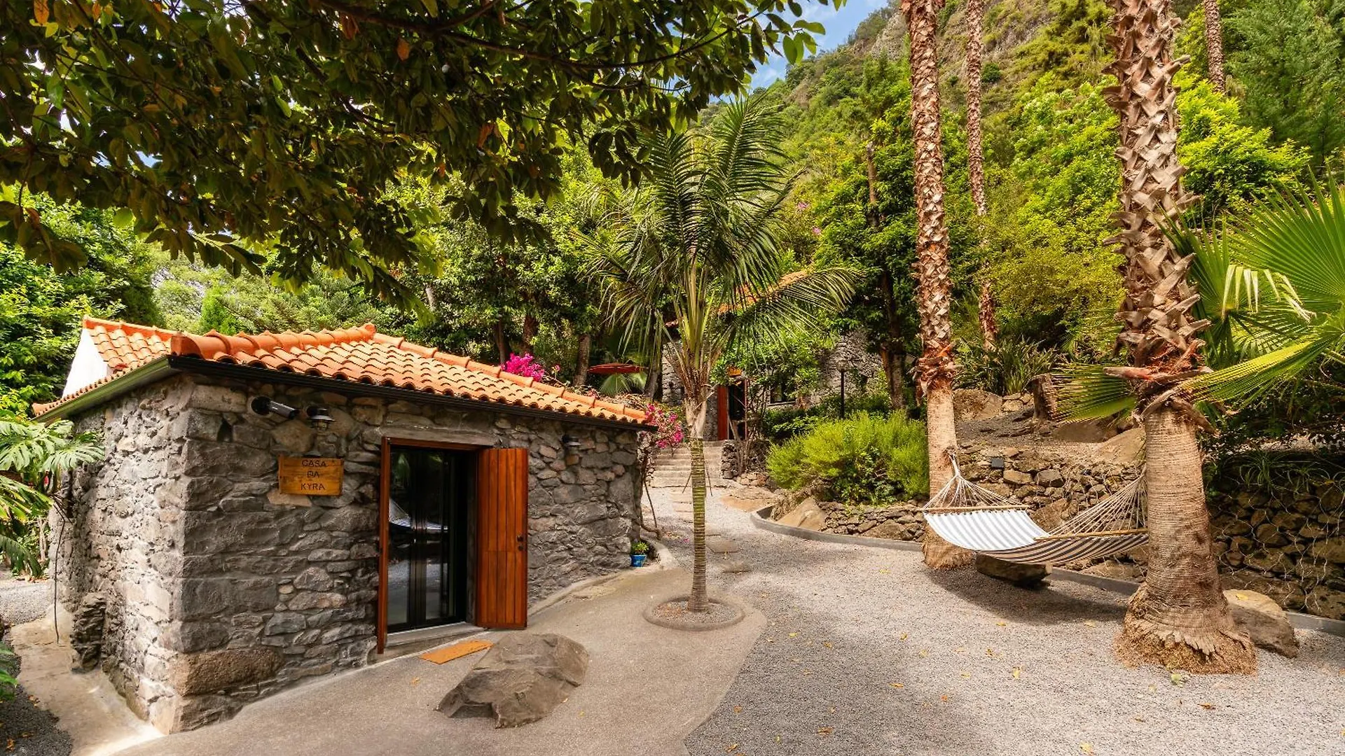 Casas Da Terca - Modern Comfort In Traditional Houses Set Within 300Sqm Of Private Gardens To Explore Tabua  0*, Tabua (Madeira)