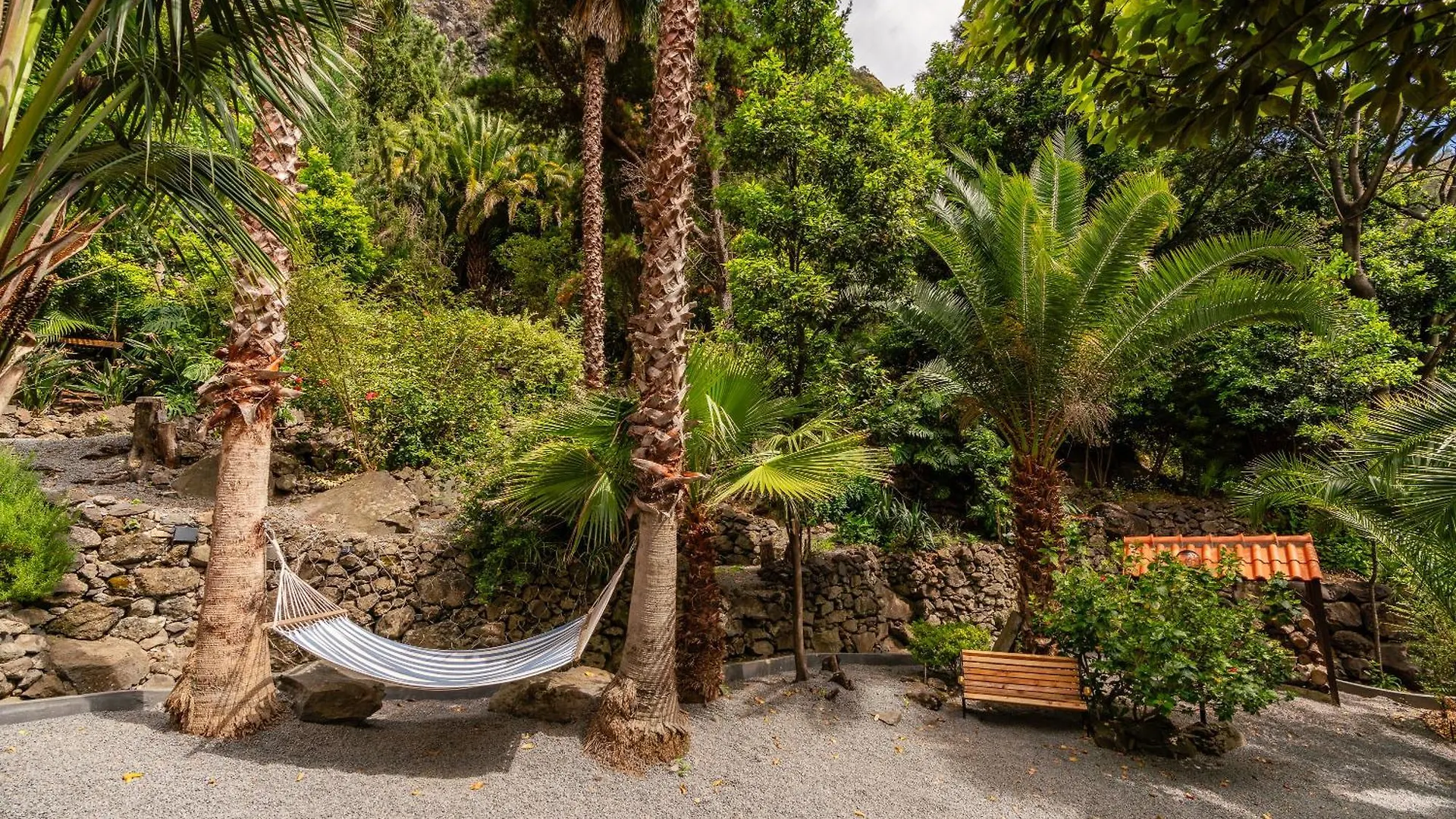 Casas Da Terca - Modern Comfort In Traditional Houses Set Within 300Sqm Of Private Gardens To Explore Tabua  Apartment