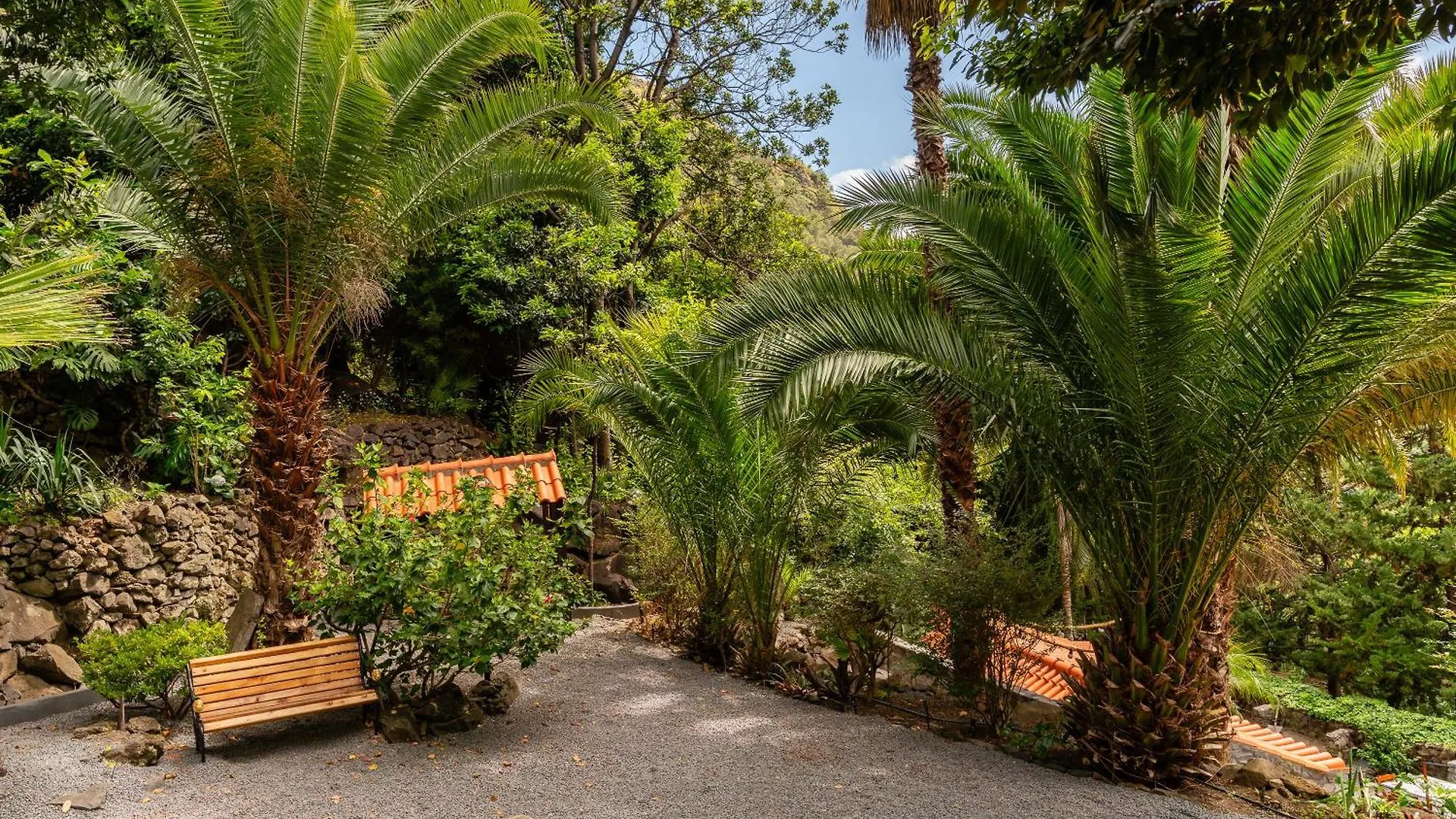 Casas Da Terca - Modern Comfort In Traditional Houses Set Within 300Sqm Of Private Gardens To Explore Tabua  0*, Tabua (Madeira) Portugal